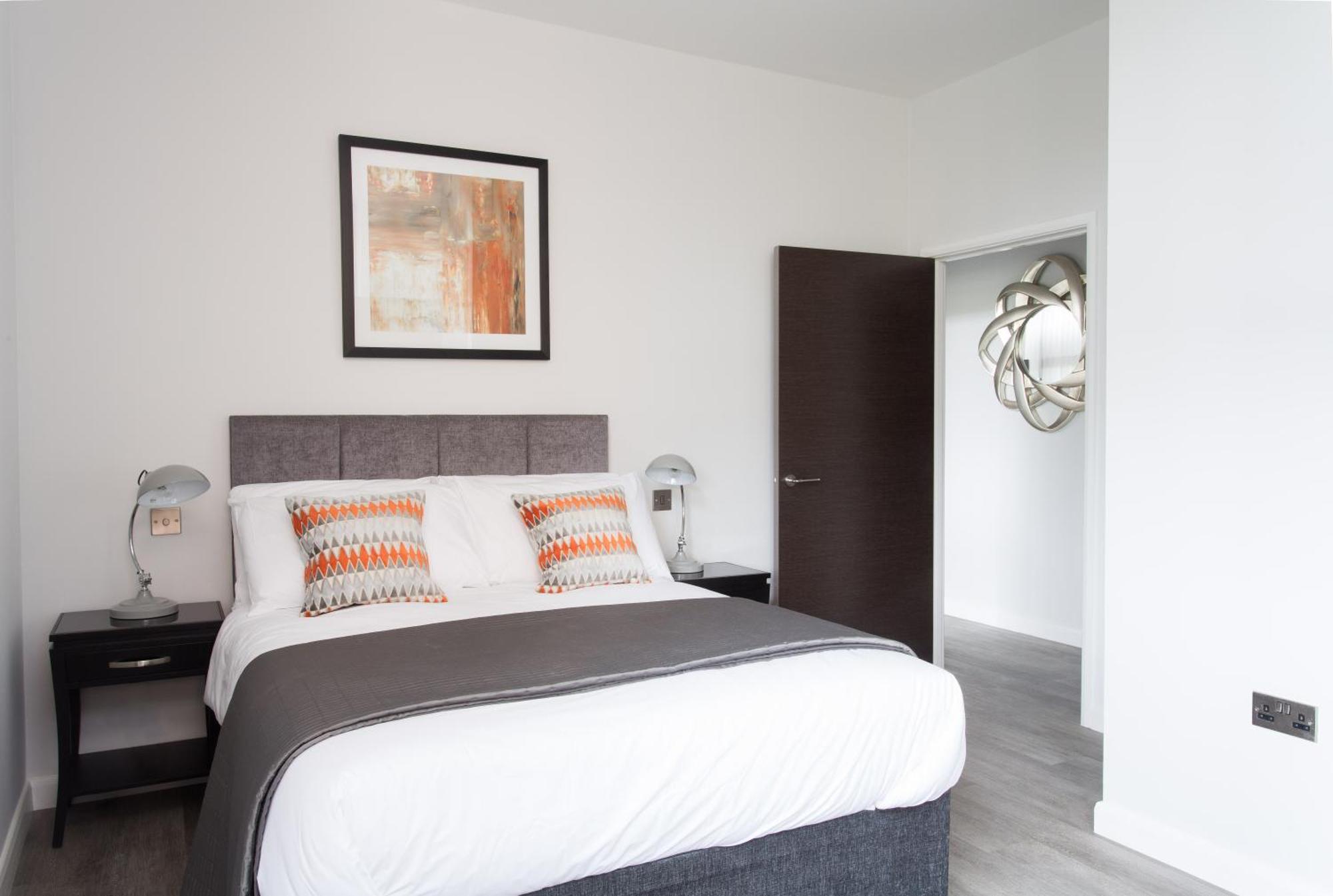 Cotels At 7Zero1 Serviced Apartments - Modern Apartments, Superfast Broadband, Free Parking, Centrally Located Milton Keynes Esterno foto