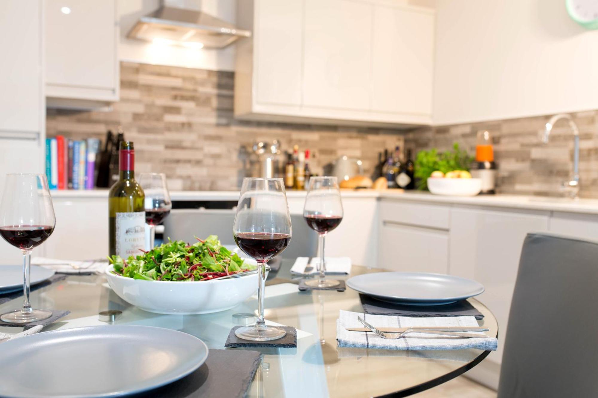 Cotels At 7Zero1 Serviced Apartments - Modern Apartments, Superfast Broadband, Free Parking, Centrally Located Milton Keynes Esterno foto